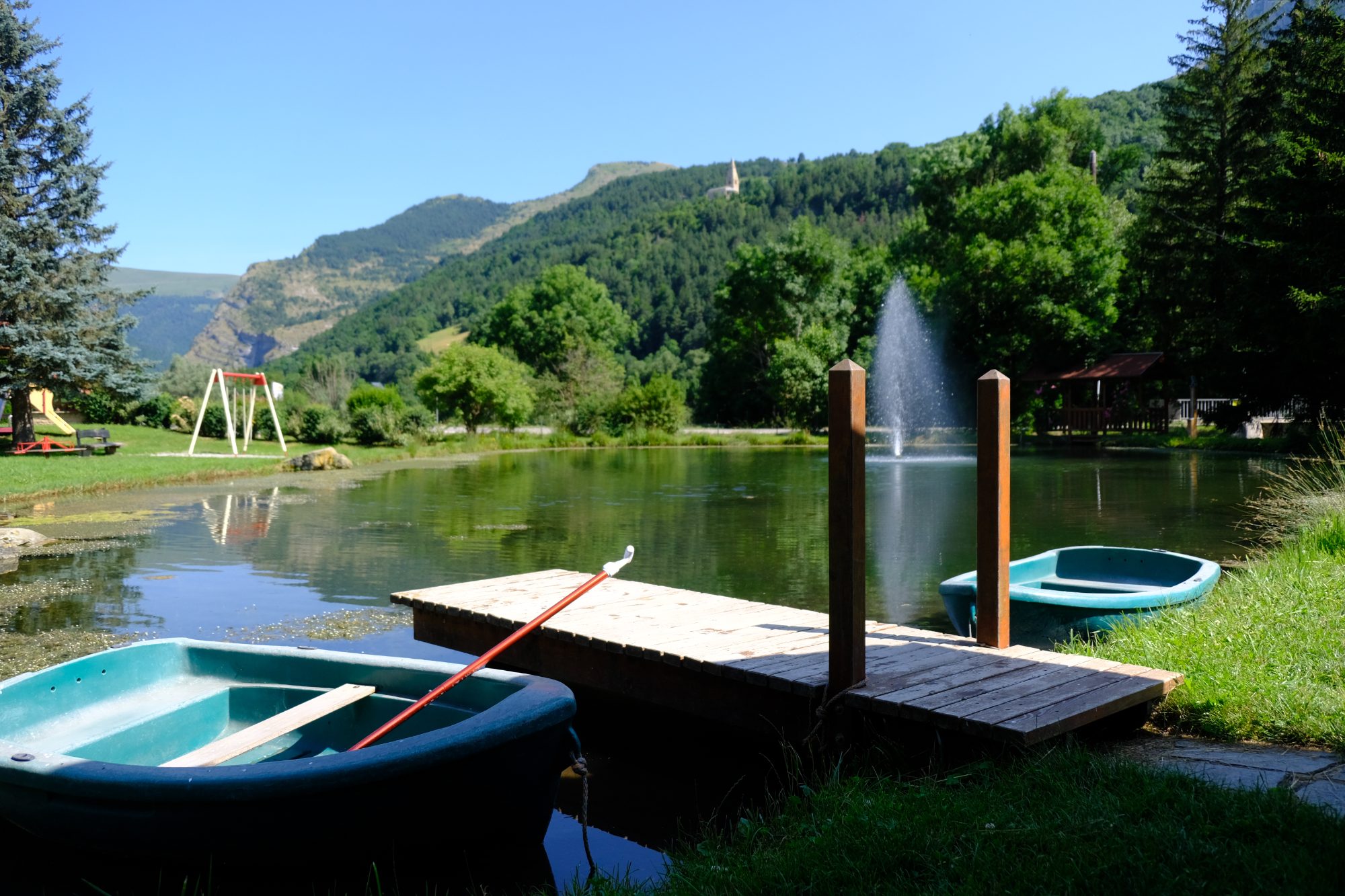 Ponton sur le lac de La Neyrette