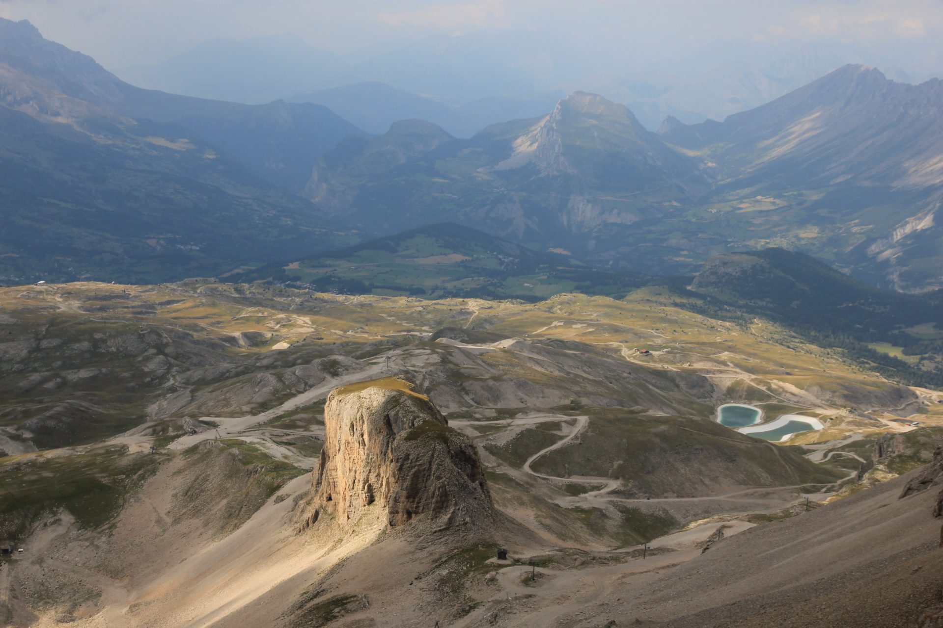 Panorama du massif du Dévoluy, terrain de jeu des randonneurs et des sportifs