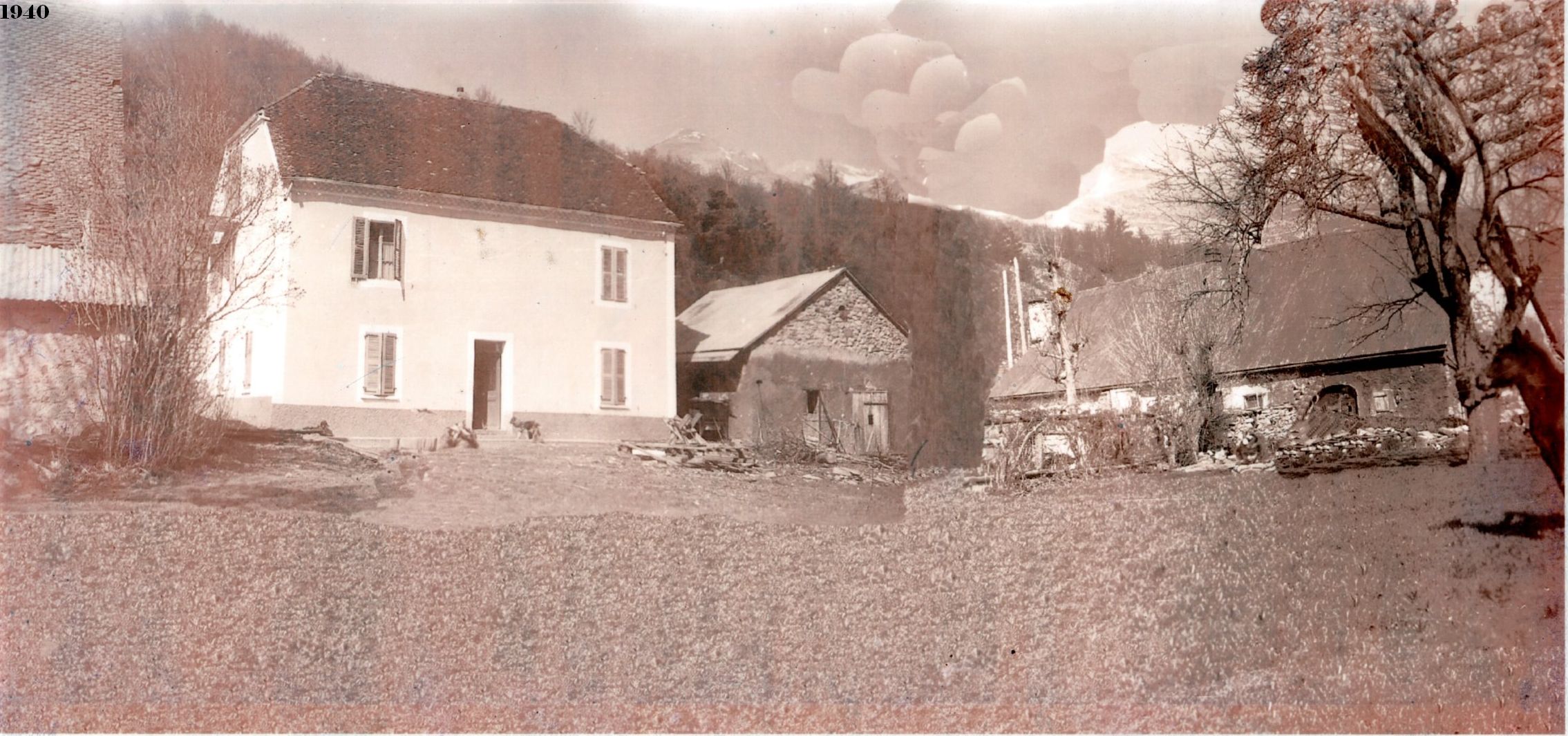 Le moulin et la ferme familiale de La Neyrette vers 1940