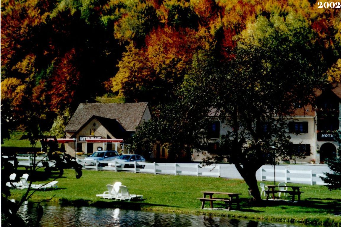 La Neyrette et son lac aux couleurs d'automne en 2002